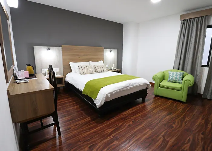 Hotel near College: Hotel Puerta Del Sol