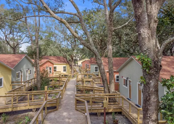 Pet Friendly hotel: Sea Cottages Of Amelia