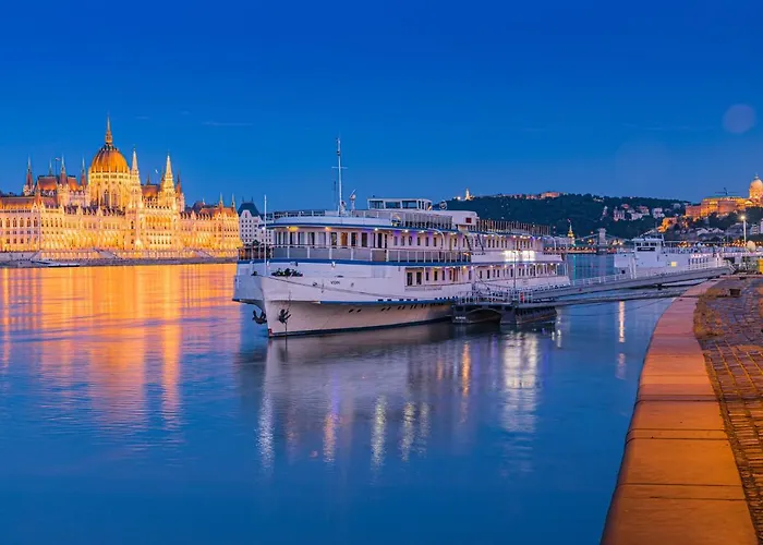 Campsite: Grand Jules - Boat Hotel