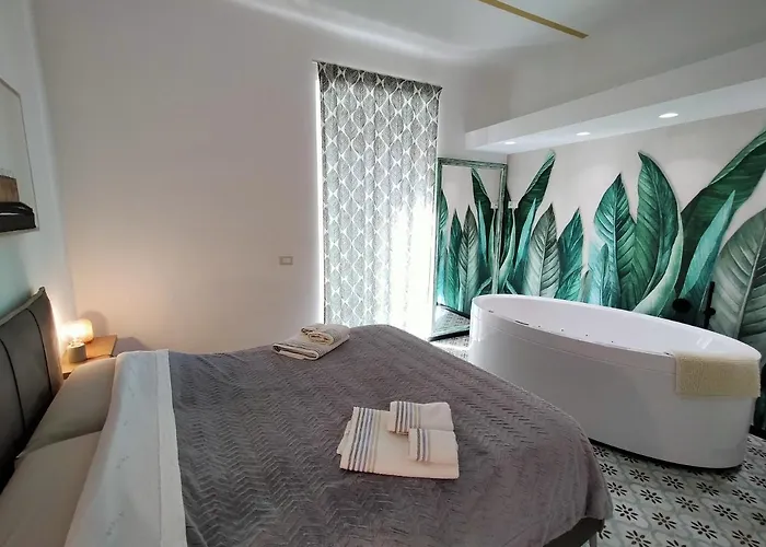 Sonnino Suite jacuzzi apartment