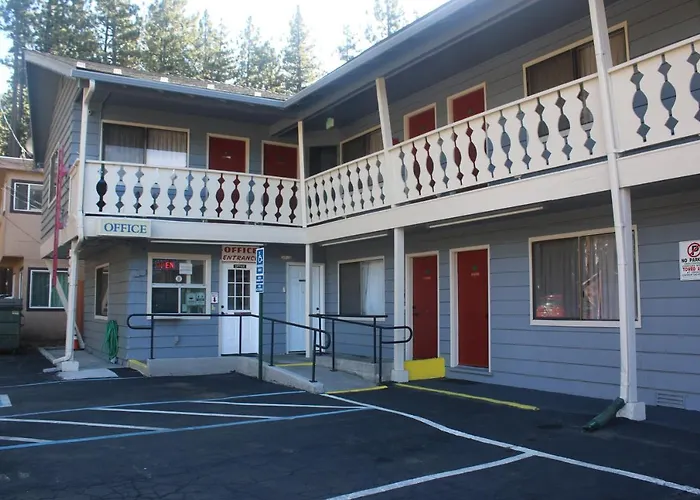 Motel: Thunderchief Inn