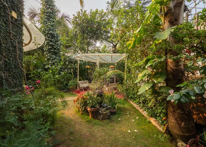 Saffronstays Birdsong - 3Br Pet-Friendly With Lawns, Treetop Terraces, Gazebo Dining & Tennis Court