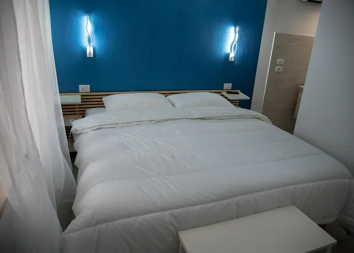 B&B: Vistamare Village