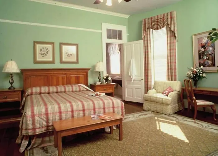 B&B only: The Queen Anne