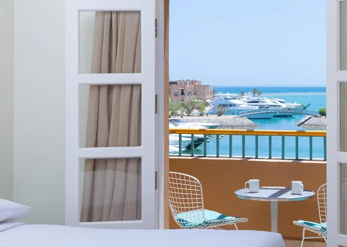 Resort: Captain'S Inn Hotel