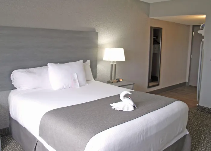 Ramada By Wyndham Yellowhead Nw