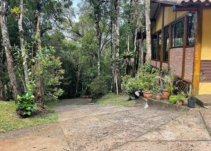 Contato com a natureza e área gourmet próxima ao Parque Amantikir em Campos do Jordão