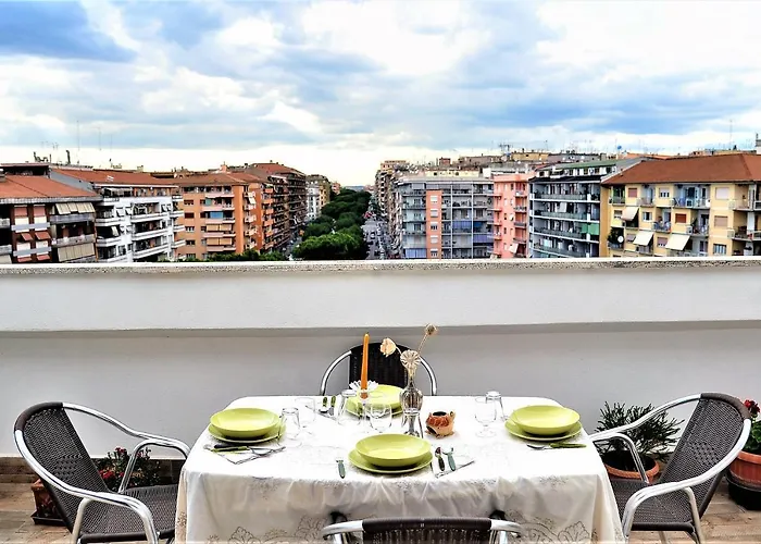 Casa vacanza: Attico luminoso terrazza Metro A Aria Cond WiFi