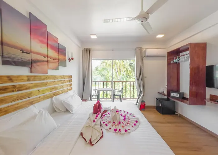 Beach hotel: Summer Inn Thoddoo