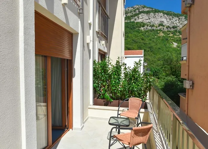 Vistamar & Apartments