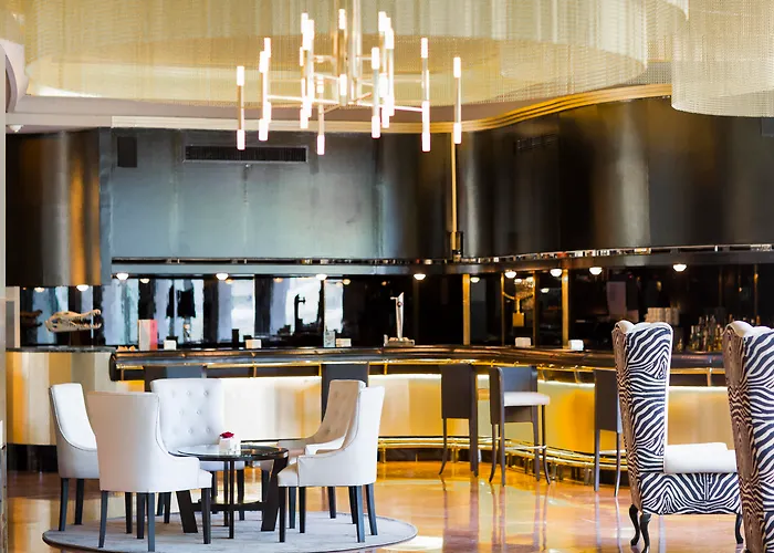 Hotel con piscina: Hotel Tres Reyes Pamplona