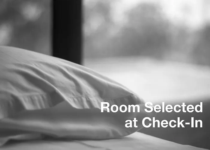 Hotel near College: Manila International Youth Hostel