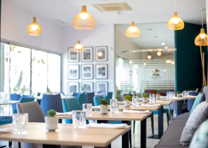 Hotel with pool: El Plantio Golf Resort