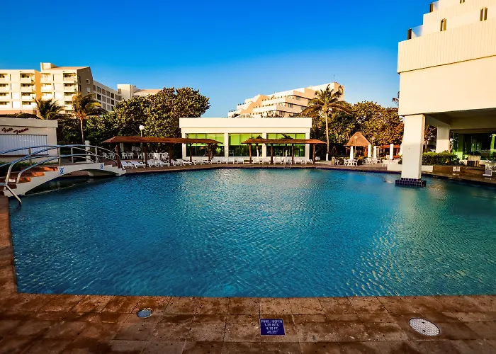 Pet Friendly hotel: Park Royal Beach Cancun