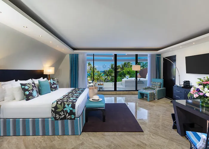 Hotel with Tennis: The Pyramid Cancun By Oasis