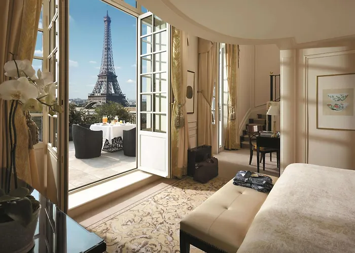Beach hotel: Shangri-La Paris