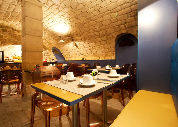 Resort: Trianon Gare De Lyon