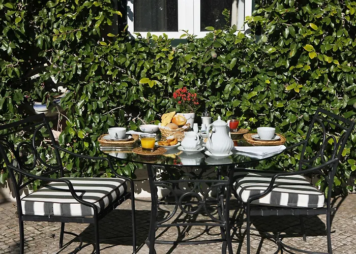 Romantic hotel: As Janelas Verdes Inn - Lisbon Heritage Collection - Riverside