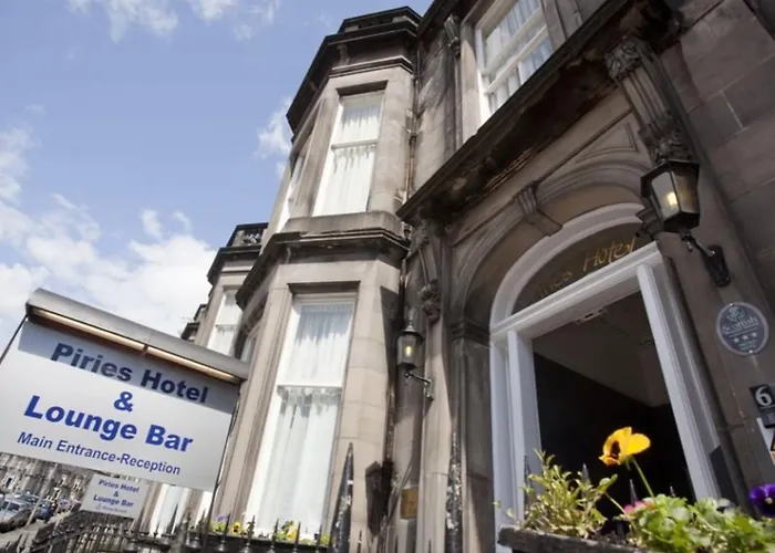 Cheap hotel: Piries Hotel