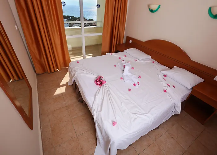 Strandhotel: Tuntas Family Suites Kusadasi