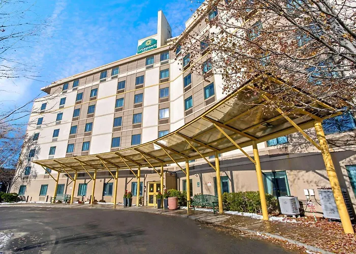 Pet Friendly hotel: La Quinta By Wyndham Boston Somerville