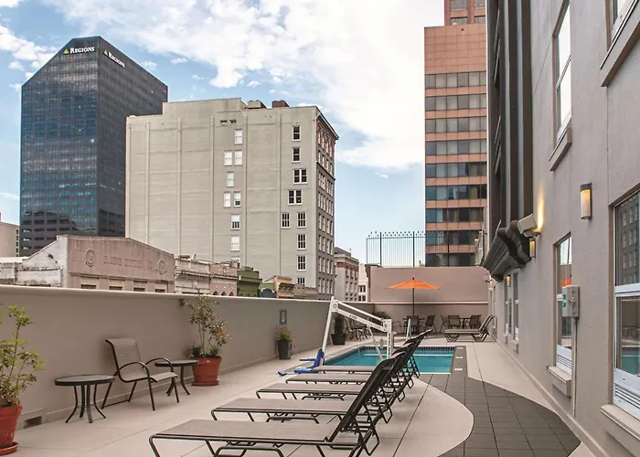 Hotel with pool: La Quinta Inn & Suites By Wyndham New Orleans Downtown