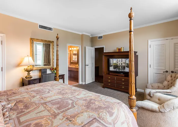 Hotels Close to Airport Omni Royal Orleans