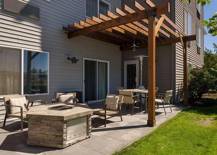 B&B only: Country Inn & Suites By Radisson, Portland International Airport, Or