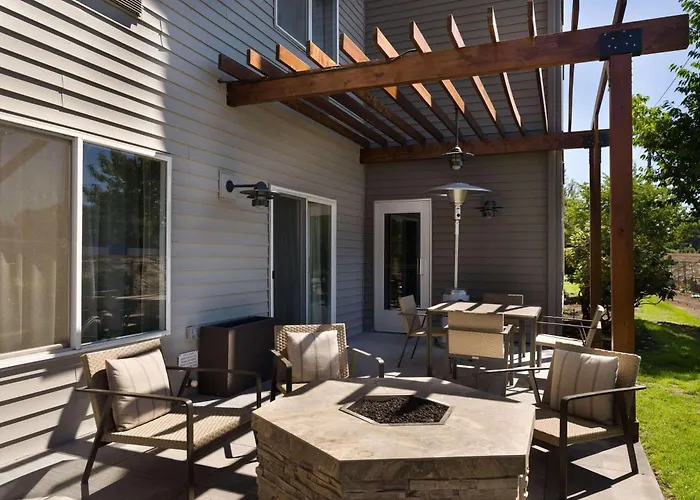 B&B only: Country Inn & Suites By Radisson, Portland International Airport, Or