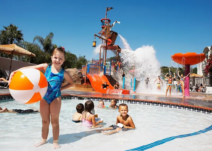 Waterpark hotel: Howard Johnson By Wyndham Anaheim Hotel And Water Playground