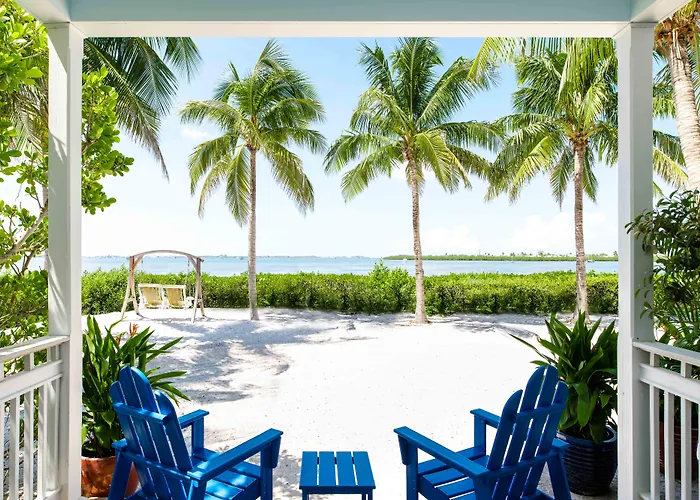 Hotels with tennis Parrot Key & Villas