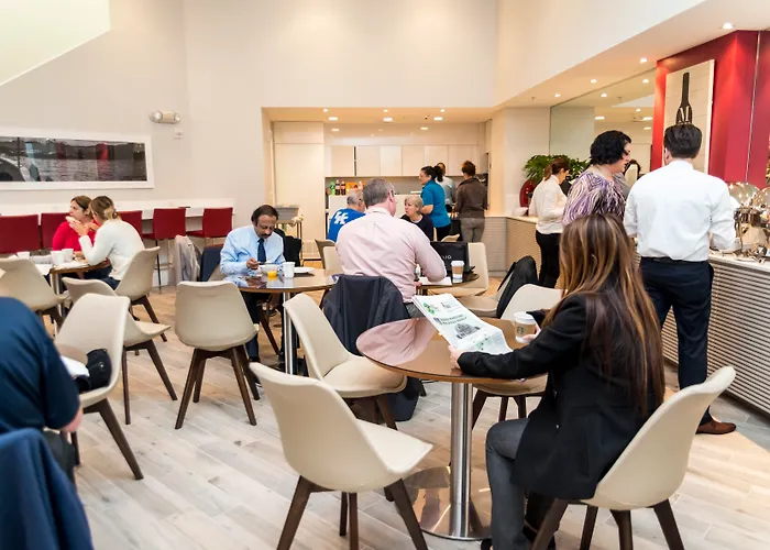 The Point Hotel & Suites Universal