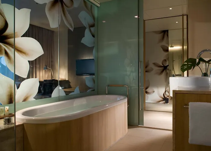 Luxury hotel only: Crowne Plaza Changi Airport By Ihg