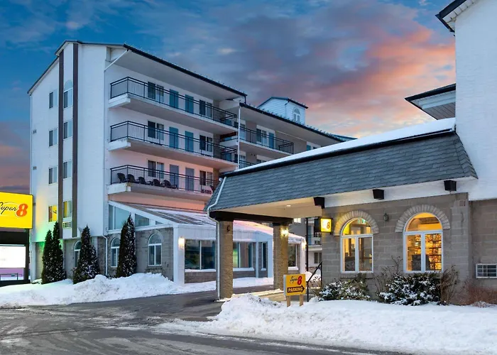 Hotel: Super 8 By Wyndham Niagara Falls By The Falls
