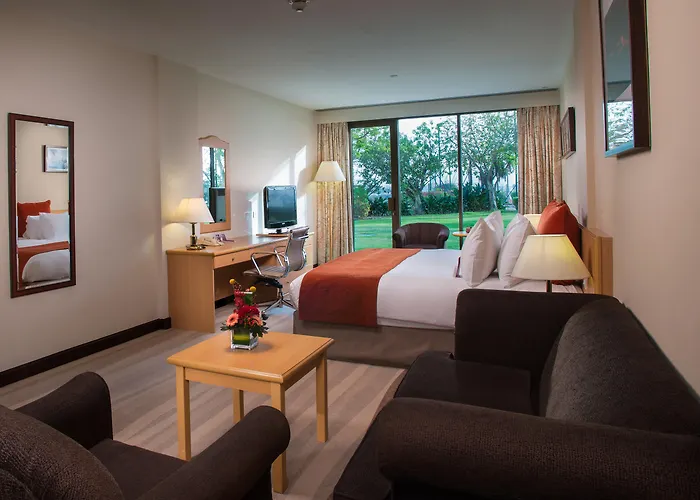Hotel with Tennis: Crowne Plaza Muscat By Ihg