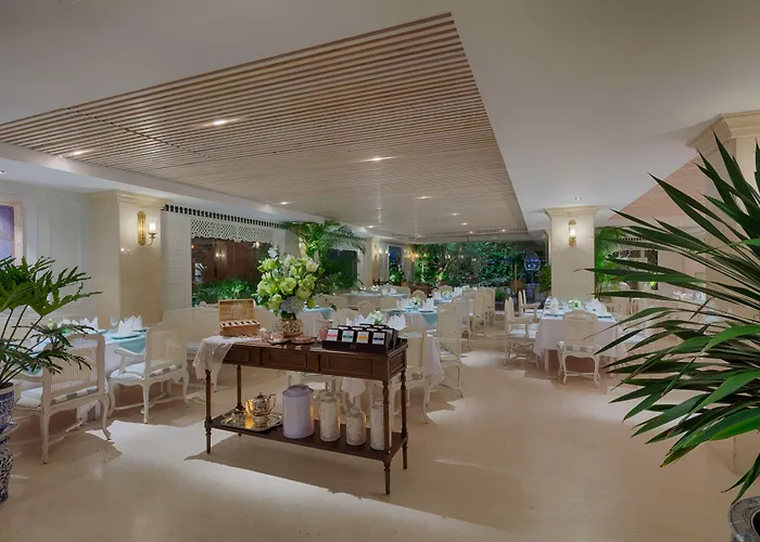 Au Lac Charner Hotel