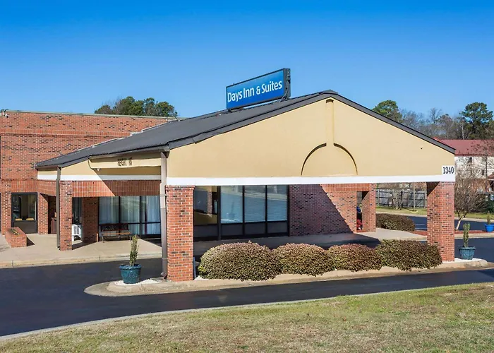 Motel: Days Inn & Suites By Wyndham Rocky Mount Golden East