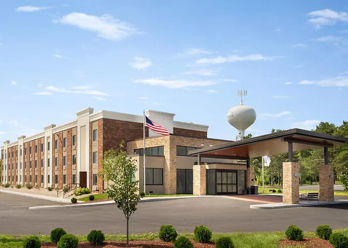 Cheap hotel: Holiday Inn Express - Plattsburgh By Ihg