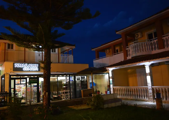 Hotel with view: Tom & John Center