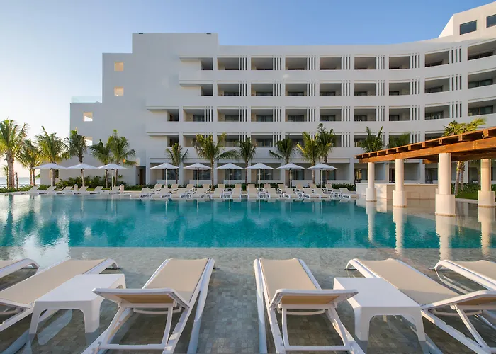Hotel de 5 estrellas: Izla Beach Front Hotel