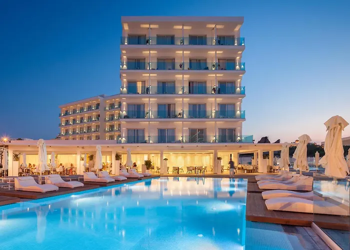 5 star hotel: The Blue Ivy Hotel & Suites (Adults Only)