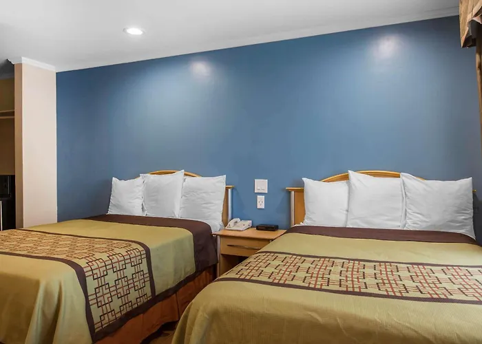 Dog friendly hotels Rodeway Escondido Downtown