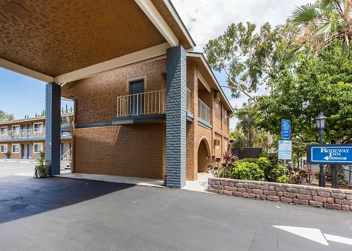 Pet Friendly hotel: Rodeway Inn Escondido Downtown