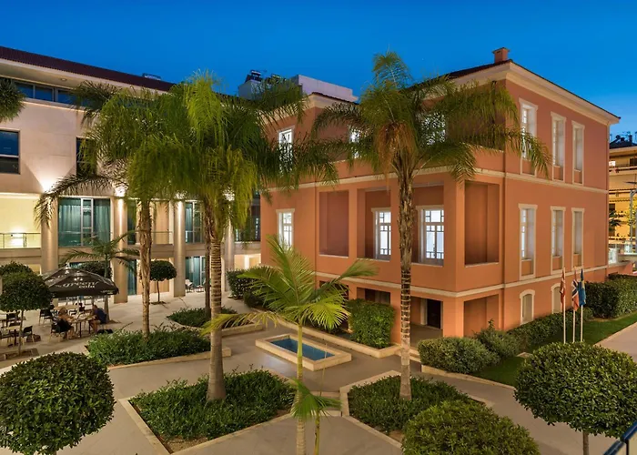 Trianon Luxury Apartments & Suites