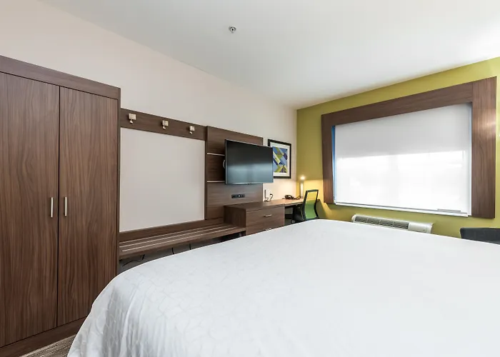 Jacuzzi hotel: Holiday Inn Express Hotel & Suites Lagrange I-85 By Ihg