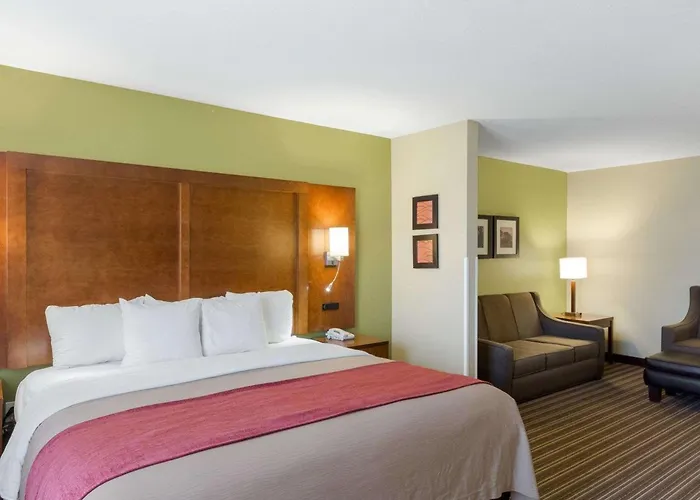 Cheap hotels Comfort Inn & Suites Fayetteville-University Area