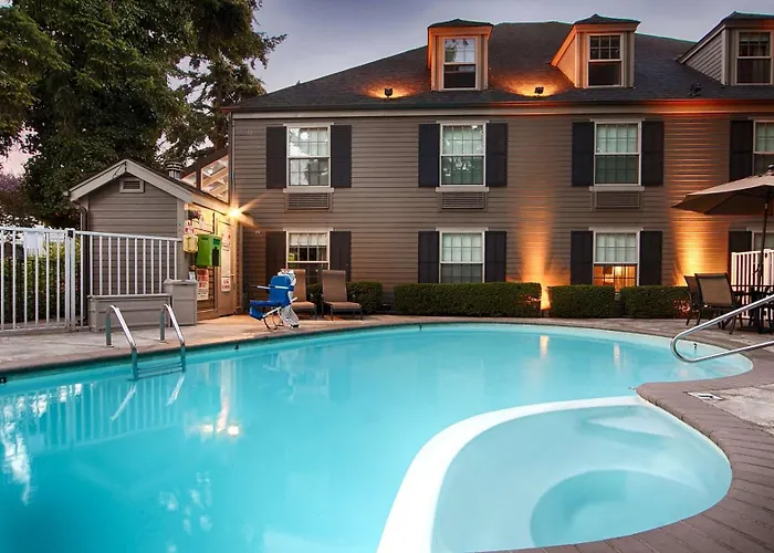 Pet Friendly hotel: Wingate By Wyndham Bellingham Heritage Inn