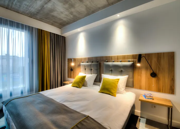 Hotel: Lwowska 1