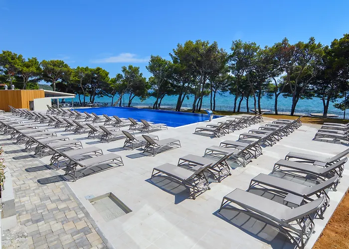 Luxury hotel only: Villas Arausana & Antonina