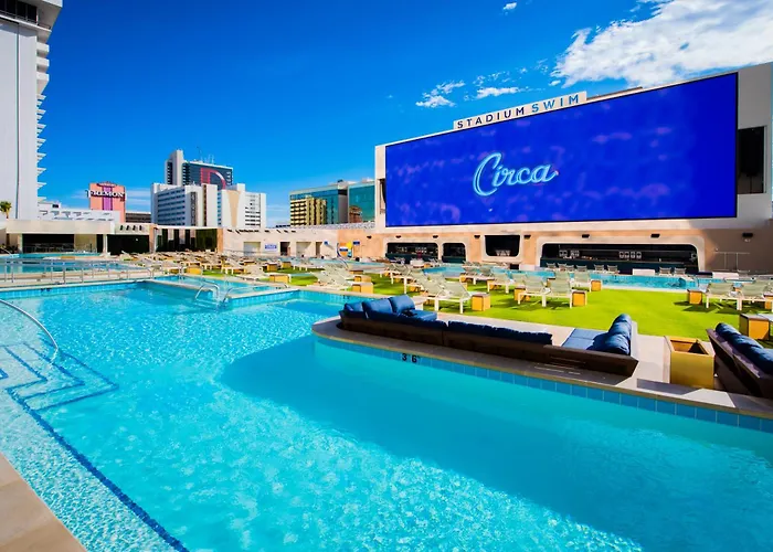 Jacuzzi hotel: Circa Resort & Casino - Adults Only